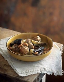 Pork and veal meatballs with a fried almond and eggplant sauce (Mandonguilles amb aubergínia)