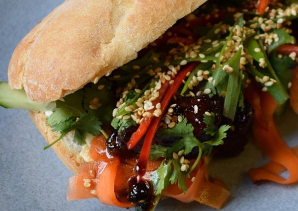 Pork belly bánh mì