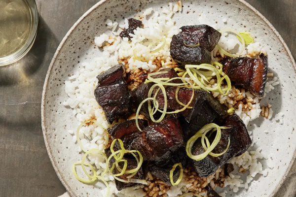 Pork belly braised in soy sauce (Hong shao rou)