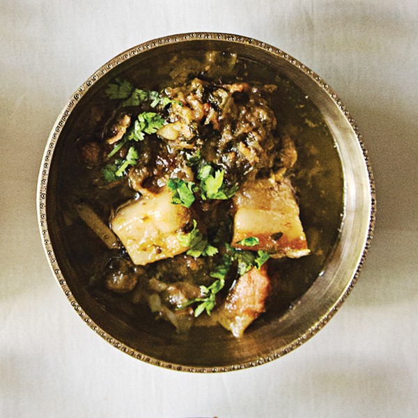 Pork belly with fermented bamboo (Baanhgajor lagot gahori)