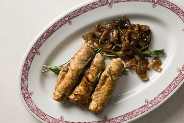 Pork bundles with pancetta and herbs (Uccelli scappati)