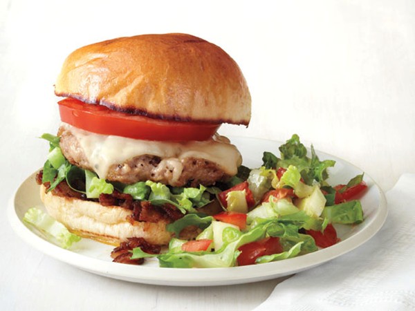 Pork burgers with bacon marmalade