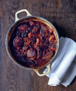 Pork cheeks with dried fruit