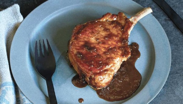 Pork chops in coffee black currant sauce
