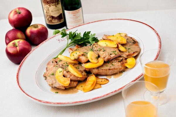 Pork chops with apples and cider