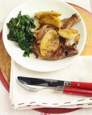 Pork chops with apples and shallots