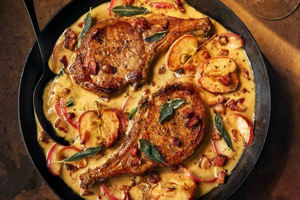 Pork chops with apples and bacon