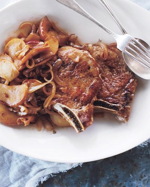 Pork chops with apples and onions