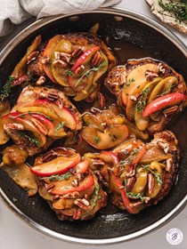 Pork chops with caramelized apples