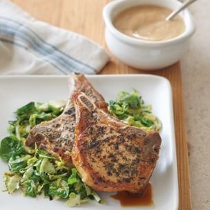 Pork chops with horseradish applesauce