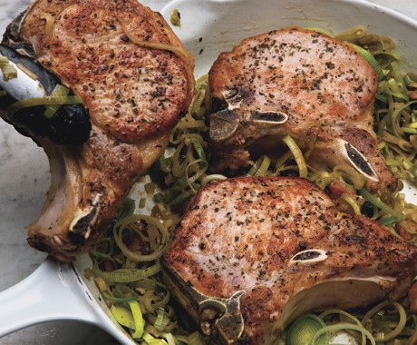 Pork chops with leeks in mustard sauce