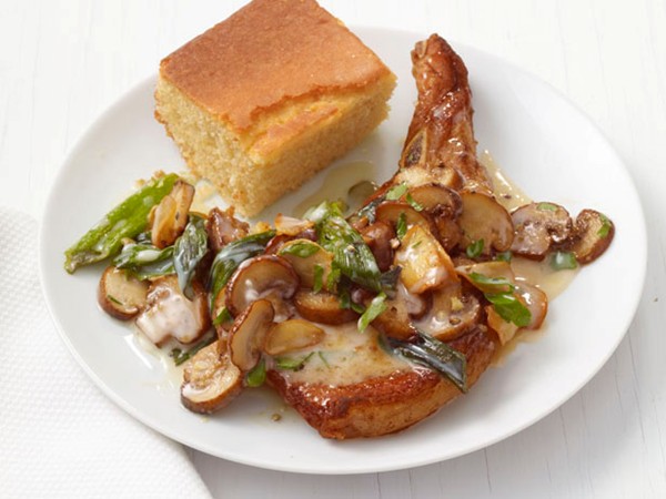 Pork chops with mushroom gravy