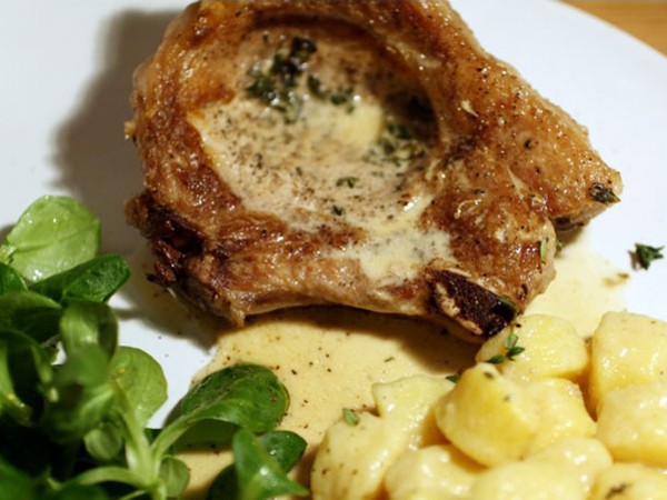 Pork chops with Norman cider cream sauce and thyme