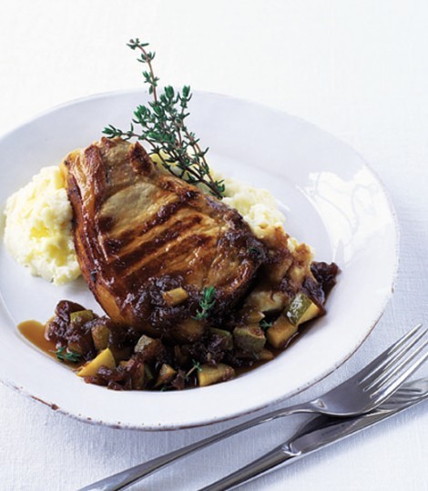 Pork chops with onion and pear chutney