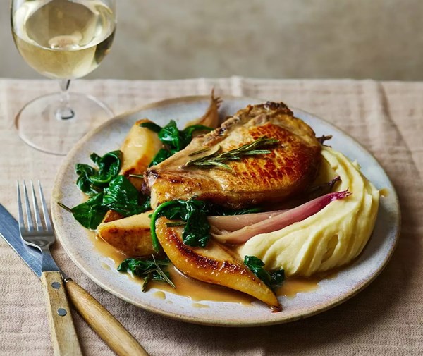 Pork chops with pears & shallots