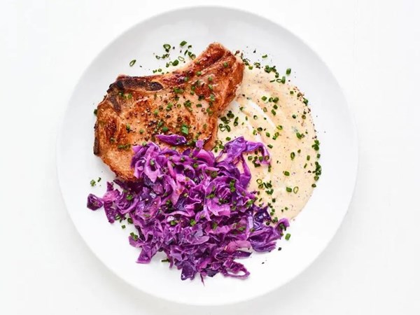 Pork chops with red cabbage and horseradish sauce