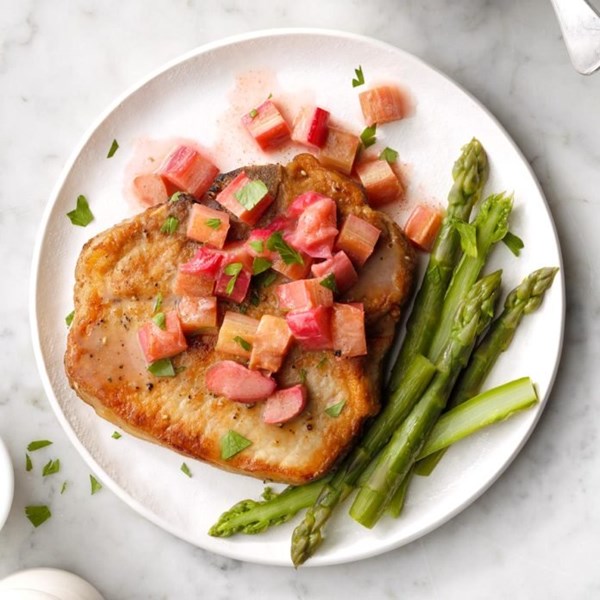 Pork chops with rhubarb
