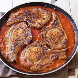 Pork chops with tomato gravy