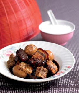 Pork cubes simmered in dark soya sauce gravy (Tauk yu bak)
