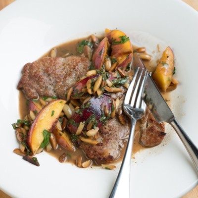 Pork cutlet with peaches and almonds