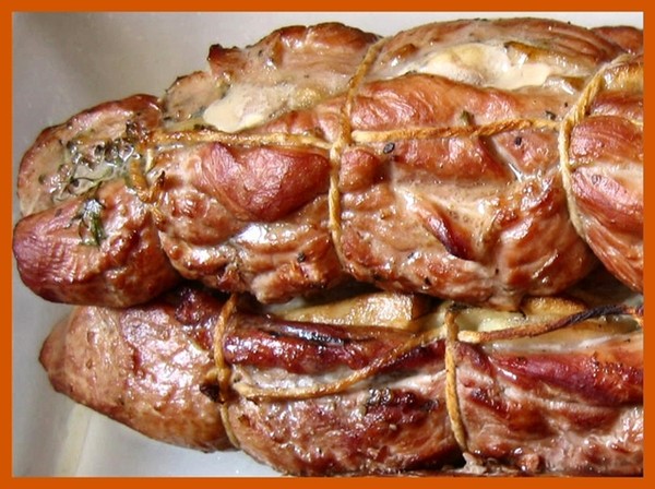 Pork fillet stuffed with pear and sage