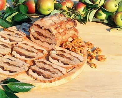 Pork fillet stuffed with prunes (Filet de porc farci aux pruneaux d'Agen)