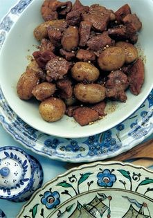 Pork in red wine with dried coriander seeds (Afelia)
