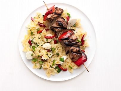 Pork kebabs with pasta salad