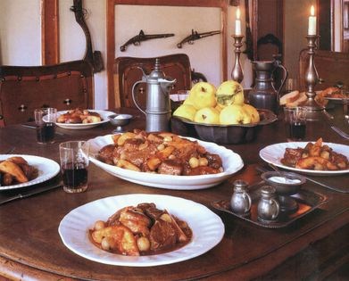 Pork, lamb, or veal stew with quinces (Kreas ridonato)
