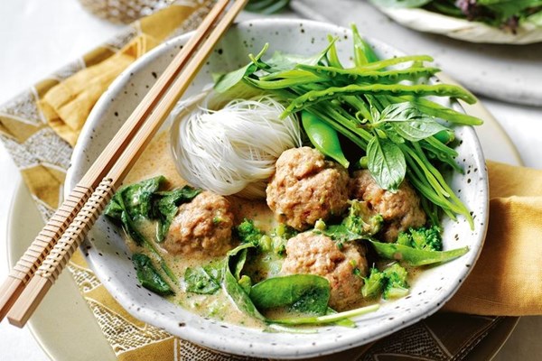 Pork meatball green curry