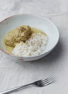 Pork meatballs in curry sauce (Boller i karry)
