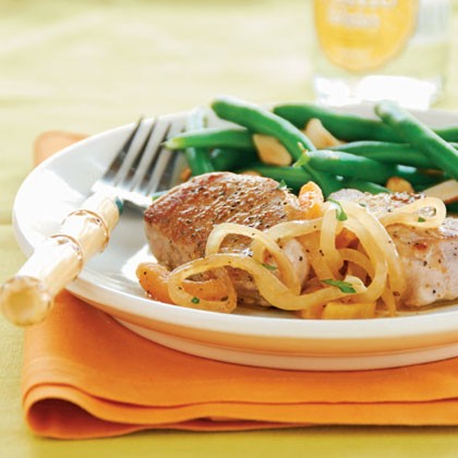 Pork medallions with apricot-orange sauce
