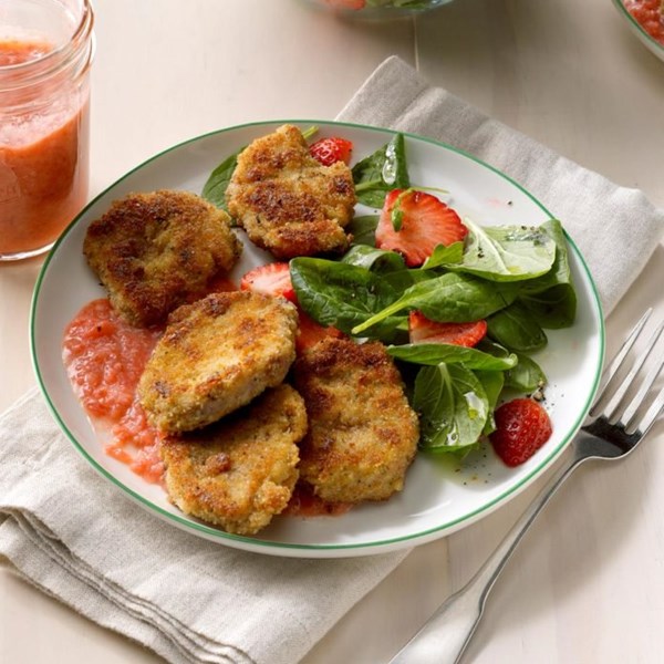 Pork medallions with garlic-strawberry sauce 