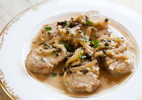 Pork medallions with mustard-caper sauce
