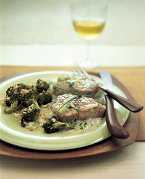 Pork medallions with mustard-chive sauce