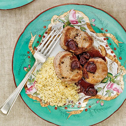 Pork medallions with pomegranate-cherry sauce