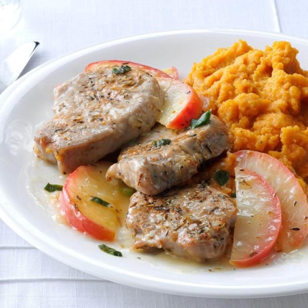 Pork medallions with sauteed apples