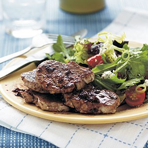 Pork medallions with spicy pomegranate-blueberry reduction