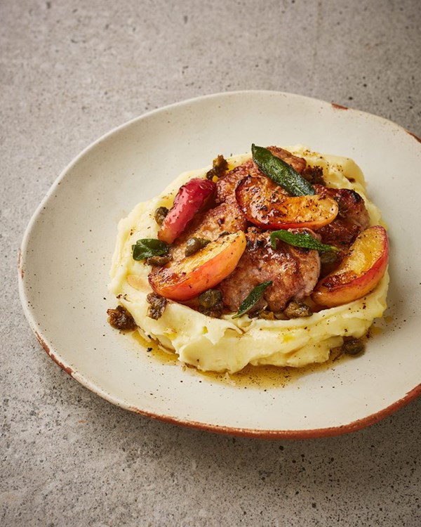 Pork piccata with mashed potatoes and roast apples 