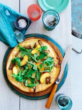Pork pizza with provolone and peach and rocket salad