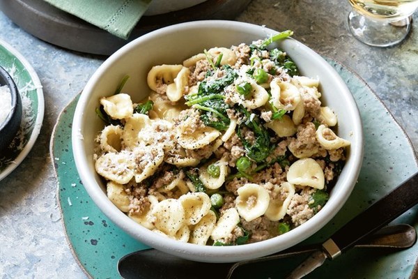 Pork ragu with peas and spinach