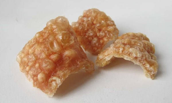 Pork scratchings