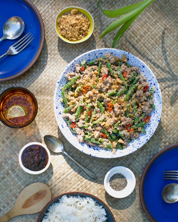 Pork simmered in coconut milk and shrimp paste (Gising-gising)