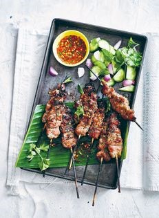 Pork skewers with palm sugar glaze and jaew (Mu ping)