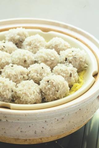 Pork snow balls (Shiro-mushi dango)