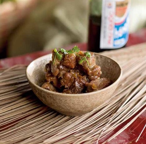 Pork spareribs braised in coconut (Suòŉ ram măn)