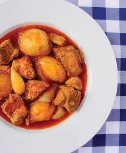Pork stew (Hirino stifado)