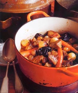 Pork stew with prunes and onions
