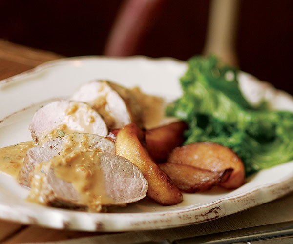 Pork tenderloin with apples