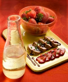 Pork tenderloin with lightly seared strawberries (Solomillo de cerdo con fresas)